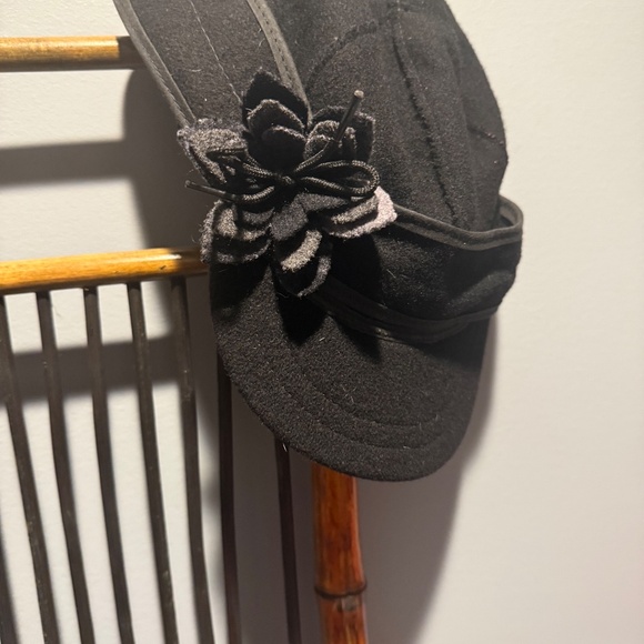 Stormy Kromer ladies wool hat - Picture 8 of 8